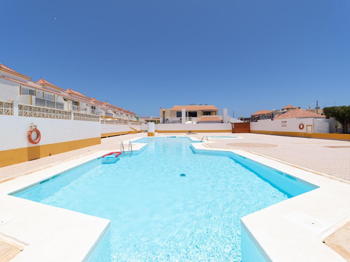 Apartamento En El Castillo Con Piscina 科斯塔卡莱塔 外观 照片
